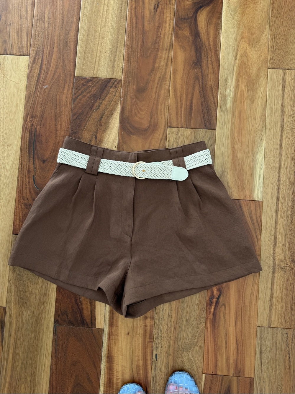 H&M Brown High-Waist Pleated Women’s Shorts with White Woven Belt
